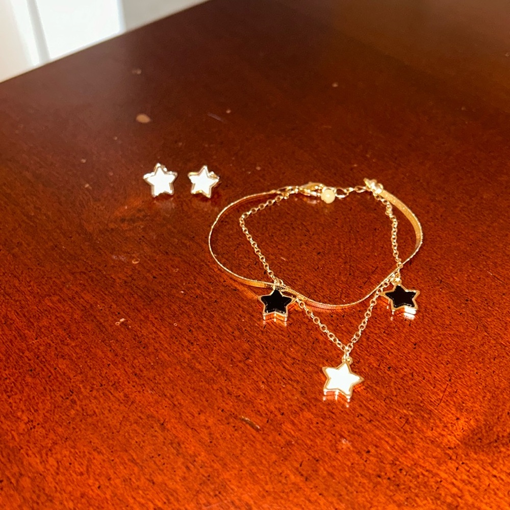 🎄 Stainless Steel Layered Golden Star Pendant Bracelet & Matching Earrings